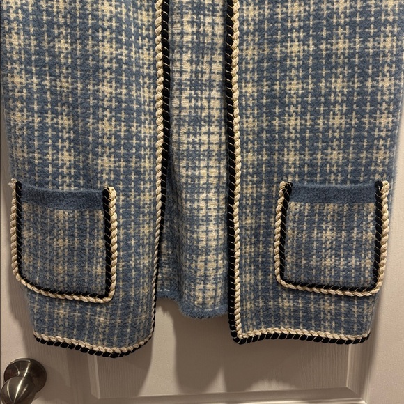 516-sleeveless blue tweed like vest with black and white trim and patch pockets - Picture 3 of 5